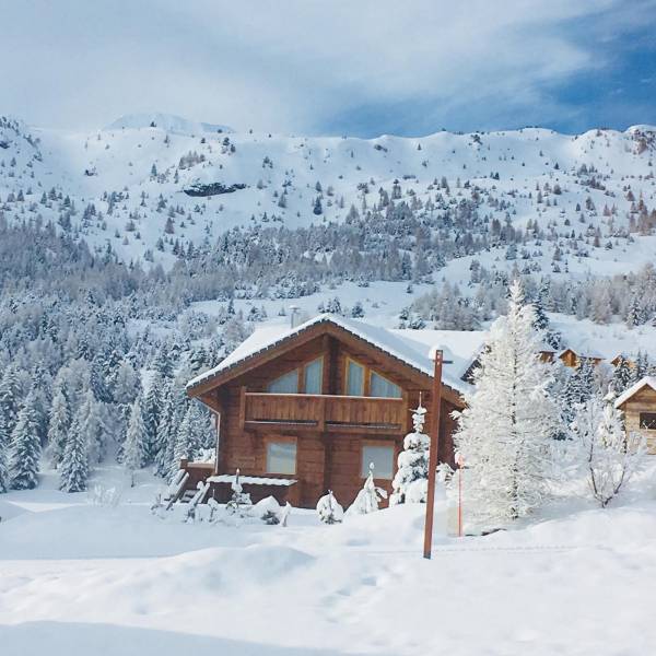 La Joue du Loup, chalet 240 m2 avec 4 chambres, sous sol, salle de sport terrain 1500 m2 divisible