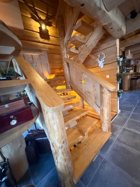 La Joue du Loup, chalet 240 m2 avec 4 chambres, sous sol, salle de sport terrain 1500 m2 divisible