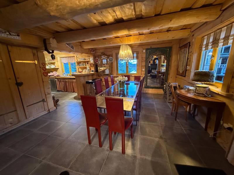La Joue du Loup, chalet 240 m2 avec 4 chambres, sous sol, salle de sport terrain 1500 m2 divisible