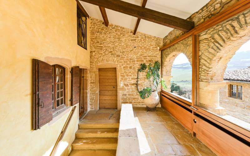 Etage accueillant 5 grandes chambres, 2 grandes salles de bain avec douches à l'italienne et baignoires - 2 WC indépendants