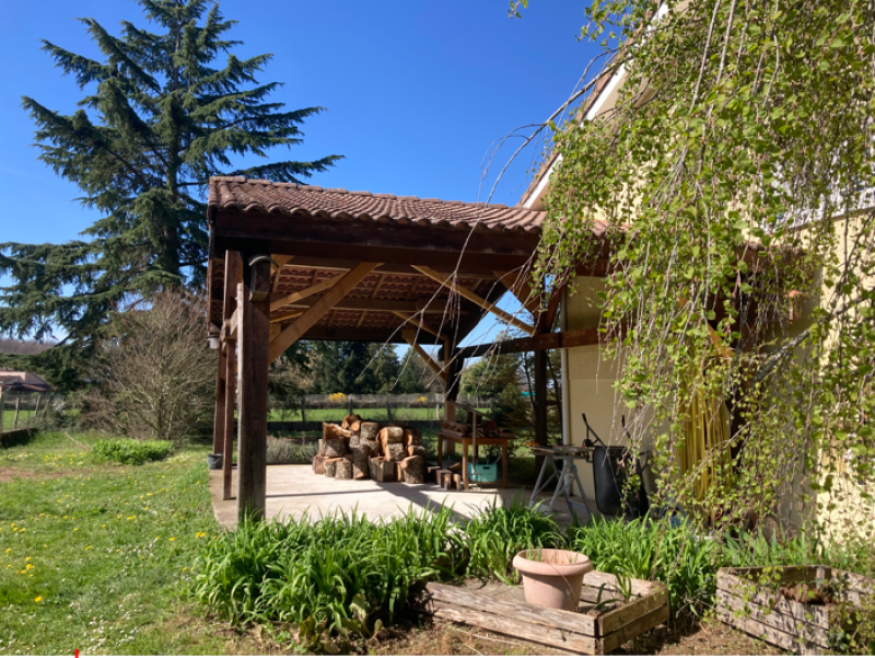 Secteur champêtre, maison avec grand terrain arboré à Charantonnay