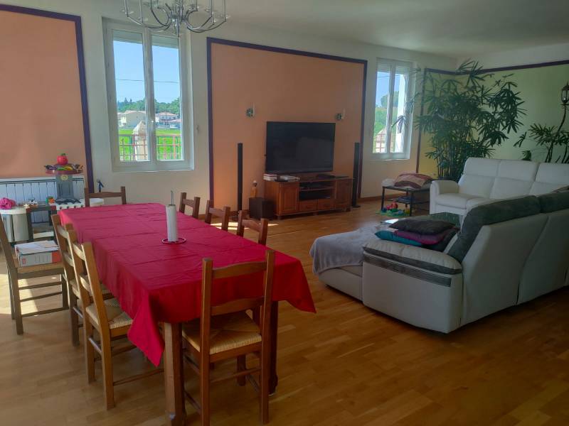 Villieu-Loyes-Mollon, Maison T6 200m2 à rénover sur un terrain de 1600 m2