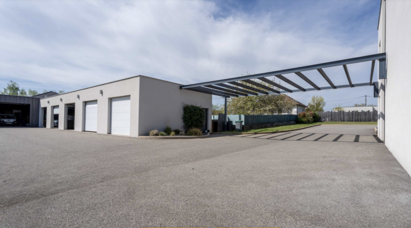 Les Abrets en Dauphiné Propriété d'exception superbe villa contemporaine 379 m2