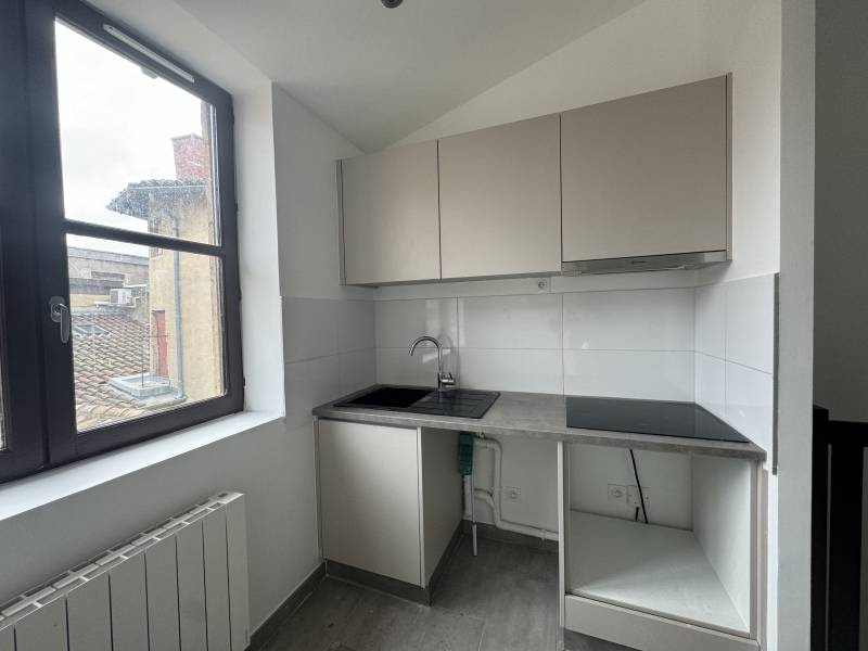 Appartement T2, rénové, proximité immédiate Lazaristes, ECAM et Sainte-Marie, Vieux-Lyon