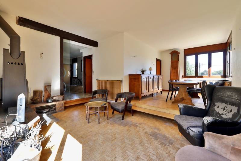 Séjour triple exposition avec cheminée