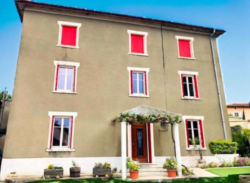 Maison de caractère T4 - 121m² avec dépendances et combles aménageables sur terrain de 780m² (38790)