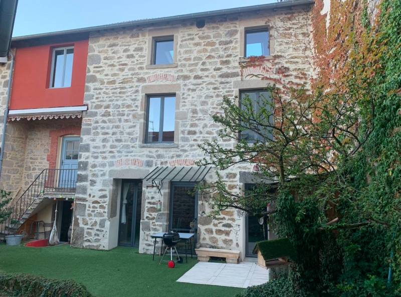 Maison  sur Messimy du 19ème siècle avec cachet poutres et pierres apparentes