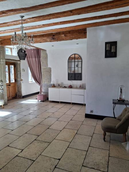 Millery 277 m2 habitables + cave et garage 