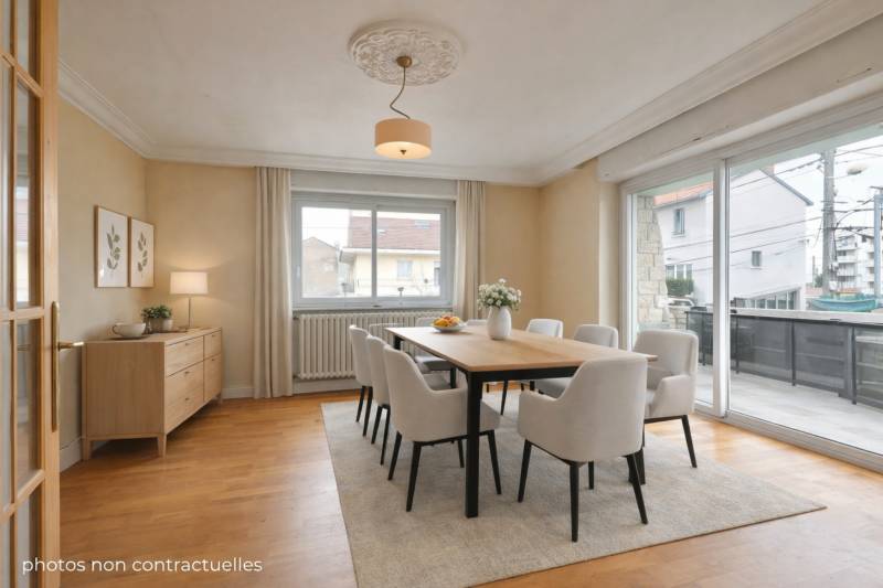 Salle à manger lumineuse exposée Nord-Est