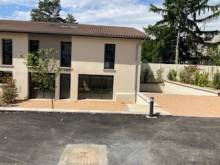 Notre zone d'activité pour ce service Maison à vendre à 20 km de Oullins près de Caluire et Cuire avec jardin spacieux et environnement calme pour une qualité de vie exceptionnelle